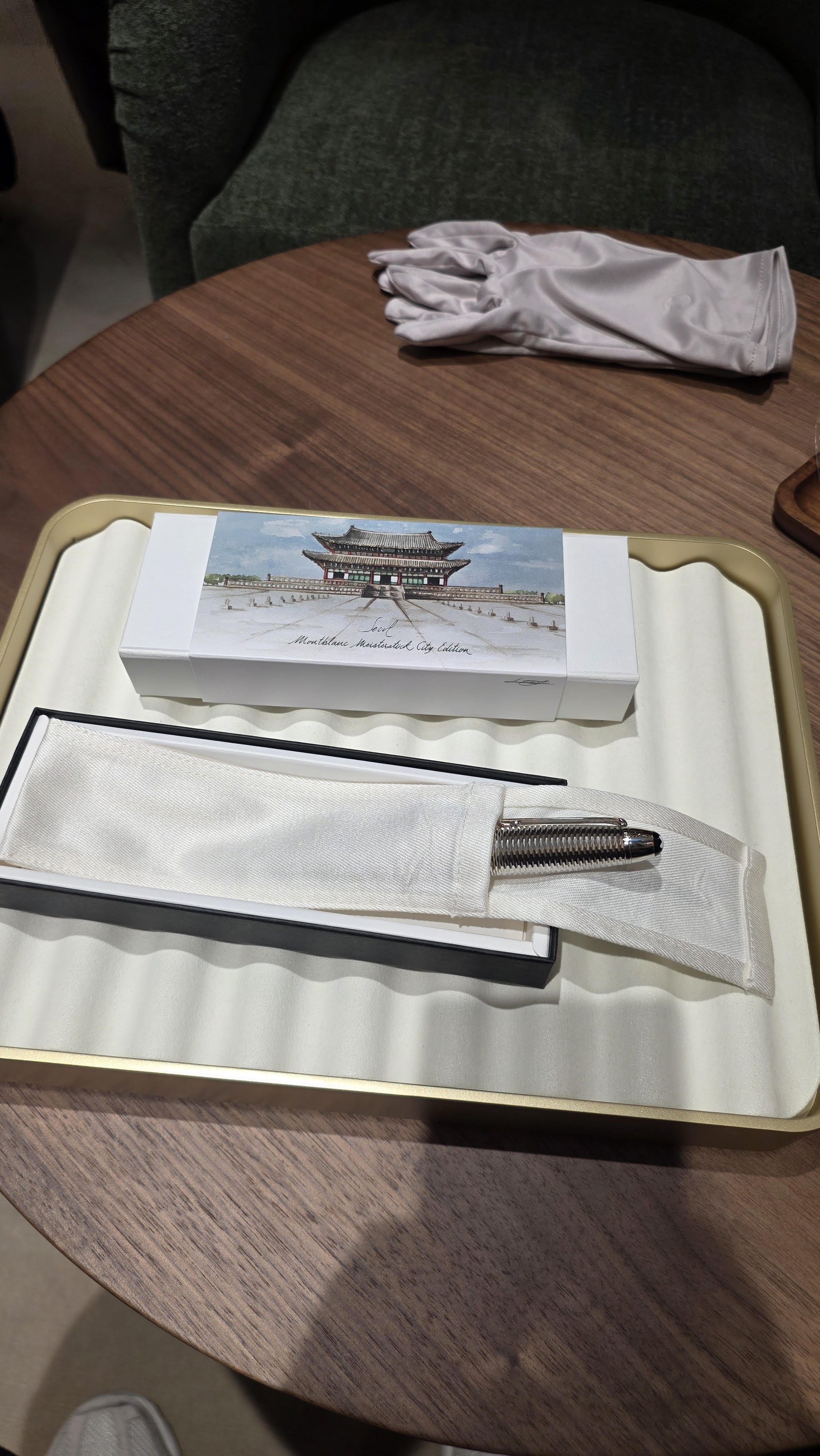 Special packaging illustrating Korean traditional heritage