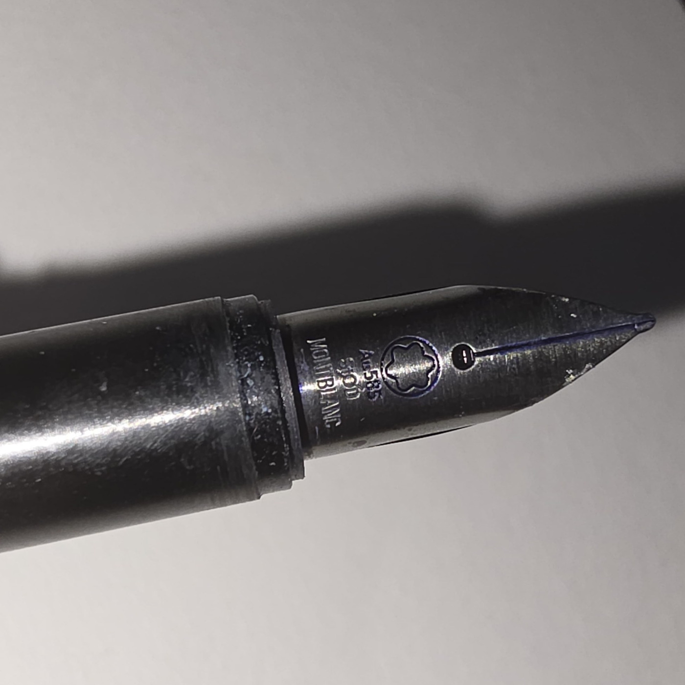Montblanc — StarWalker — broad nib — fountain pen for sale on Nibfolio
