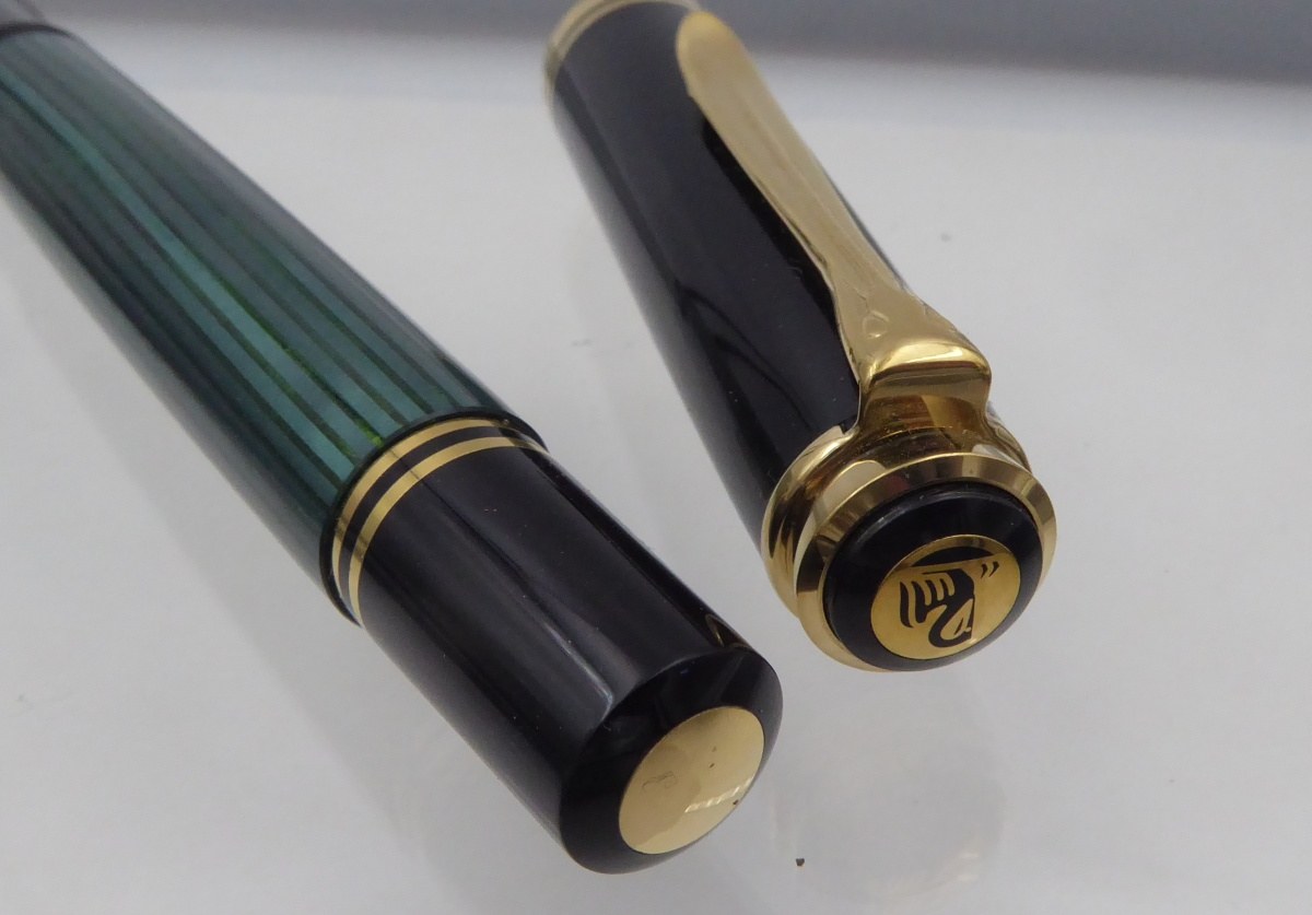 Pelikan — Souverän M800 — 18 C gold nib, Medium tip nib — fountain pen for sale on Nibfolio — photo 2