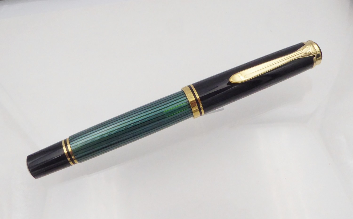 Pelikan — Souverän M800 — 18 C gold nib, Medium tip nib — fountain pen for sale on Nibfolio — photo 6