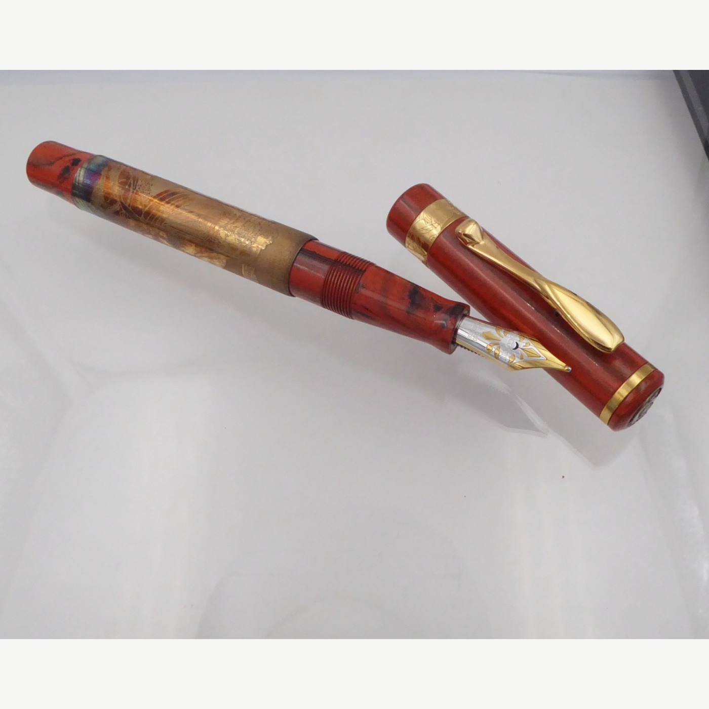 Visconti — Erotic Art Pen — 18 C gold nib, Medium tip nib — fountain pen for sale on Nibfolio — photo 2