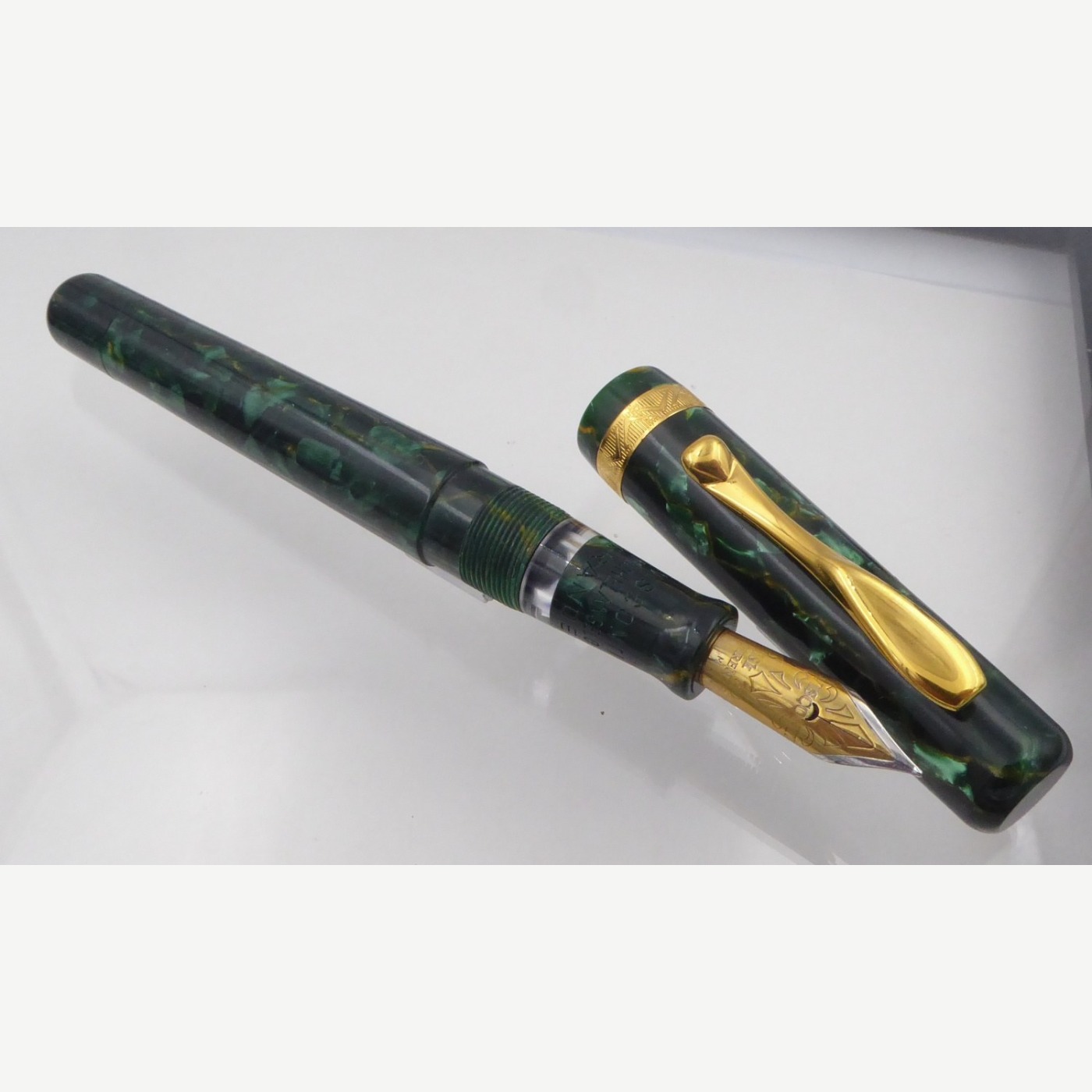 Visconti — Michelangelo Grande — 18 C gold nib, Medium tip nib — fountain pen for sale on Nibfolio — photo 3