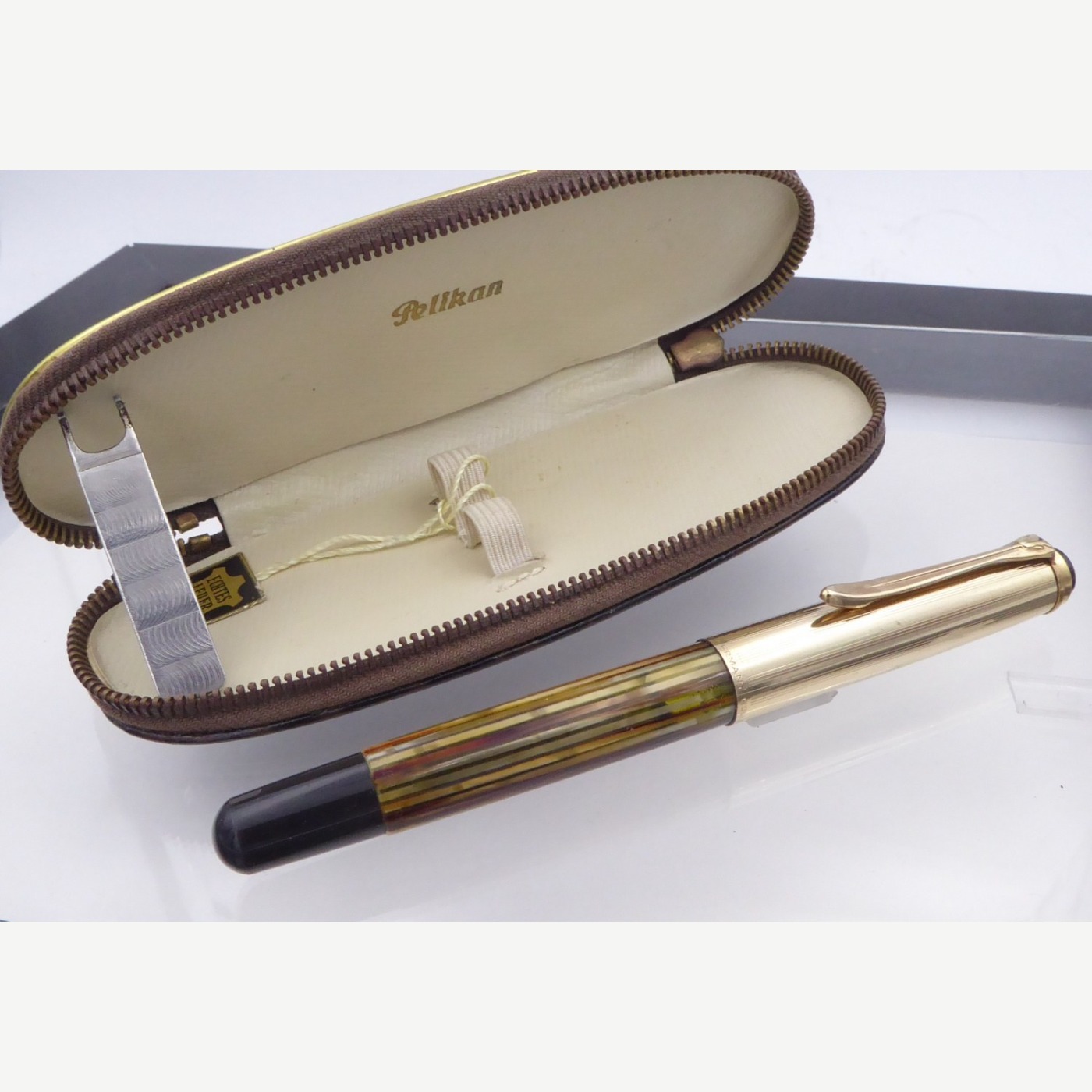 Pelikan — 500N — Medium tip, semi flexible nib — fountain pen for sale on Nibfolio — photo 5