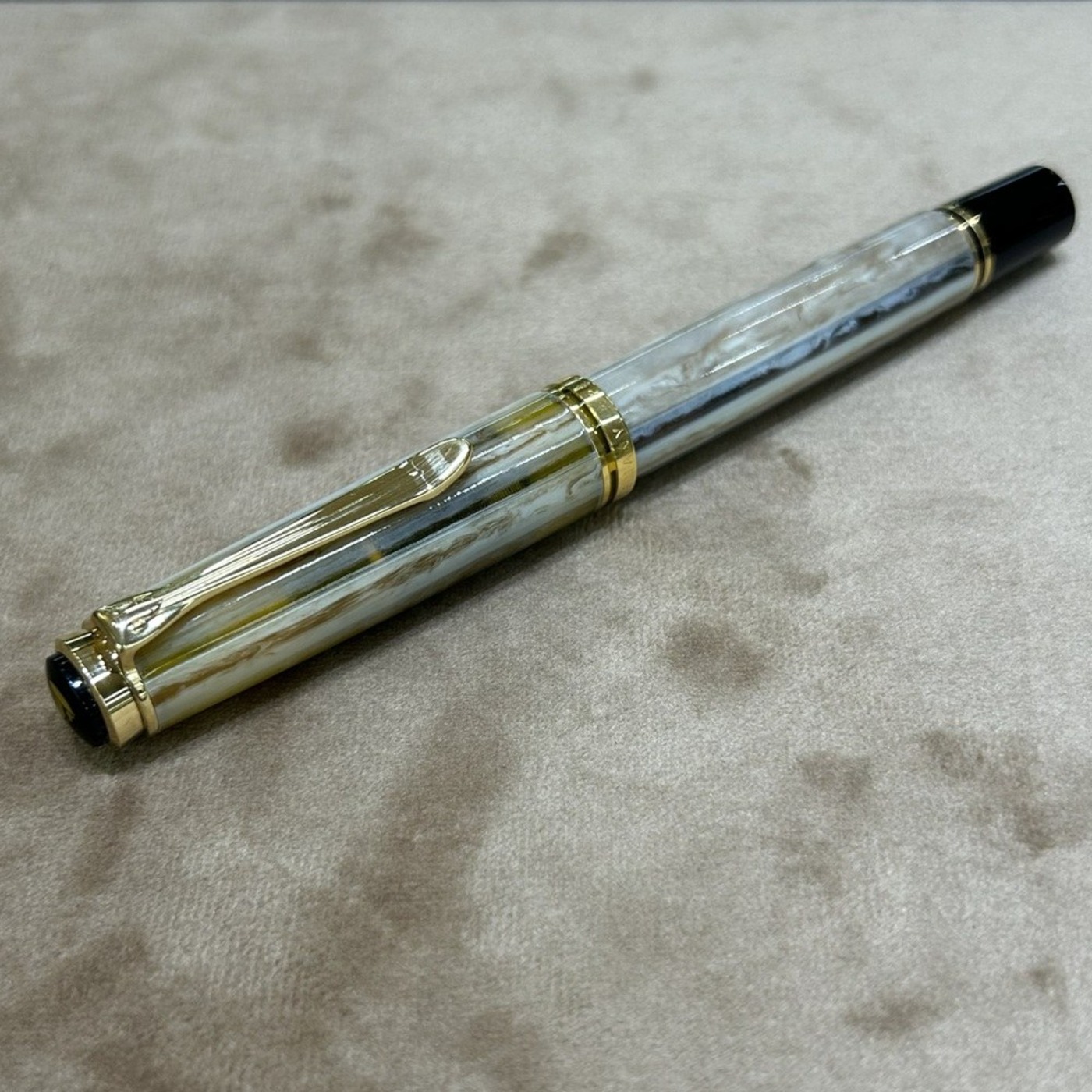 Pelikan — R620 PIazza Navona — fountain pen for sale on Nibfolio