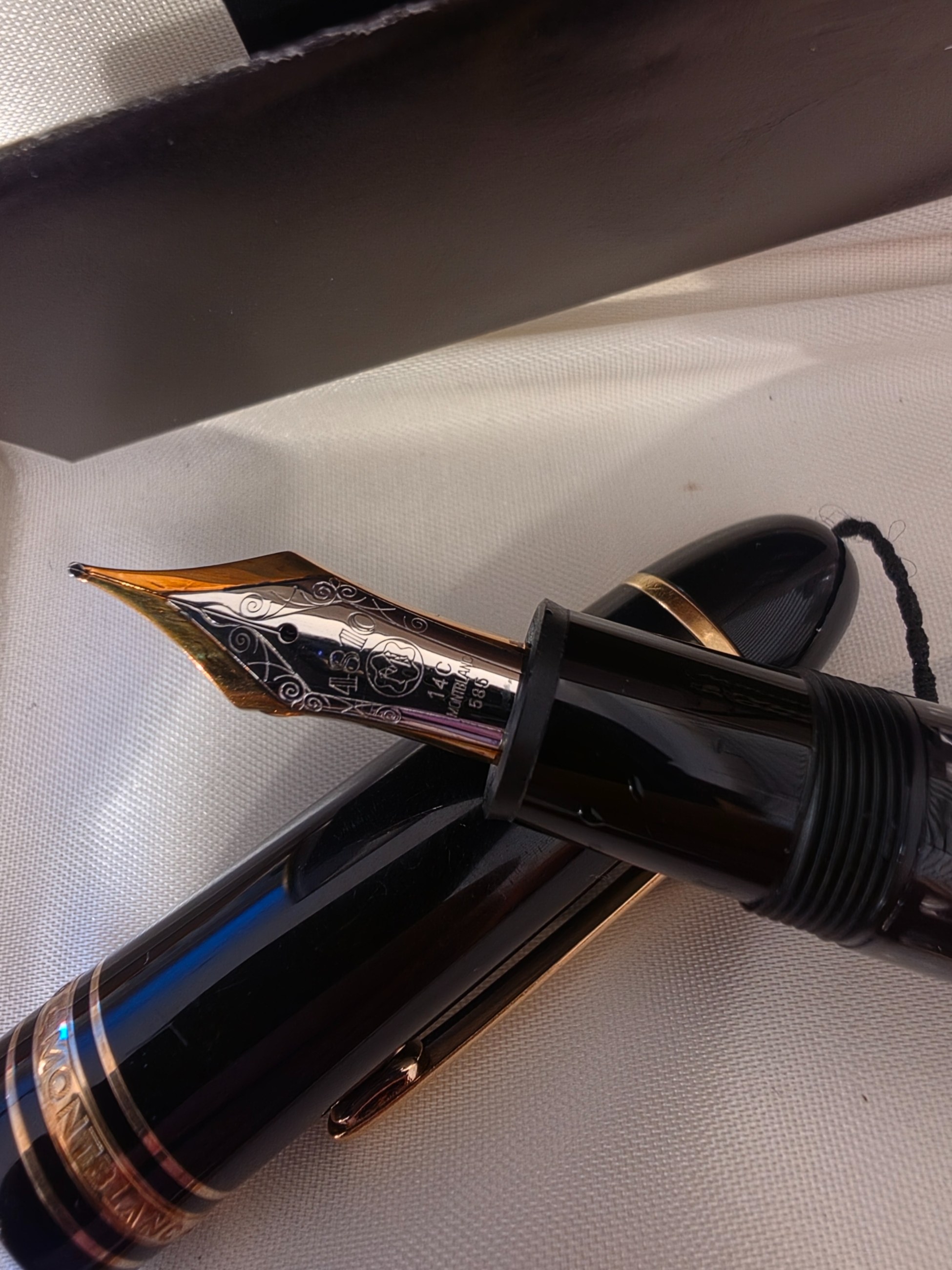 Montblanc — Meisterstuck 149 — Medium nib — fountain pen for sale on Nibfolio — photo 2