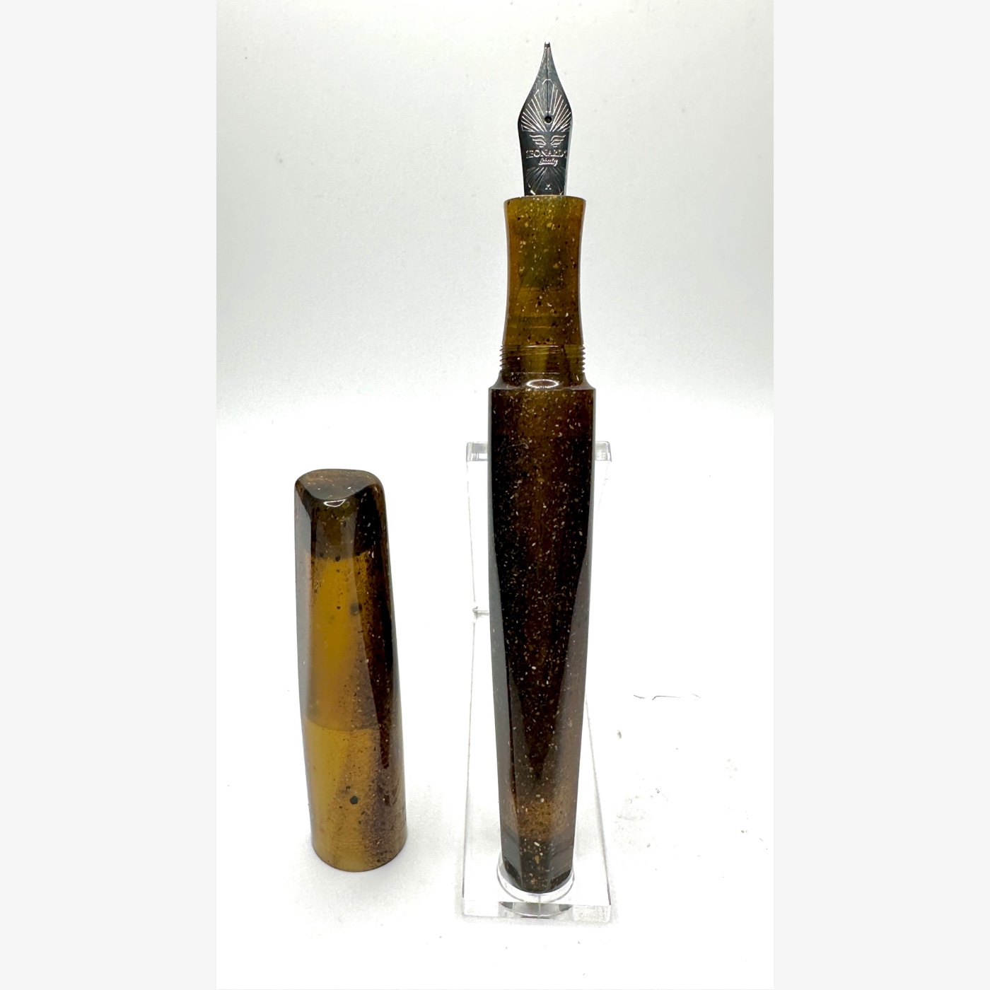 Leonardo Officina Italiana — Poliedrica — Medium nib — fountain pen for sale on Nibfolio — photo 2