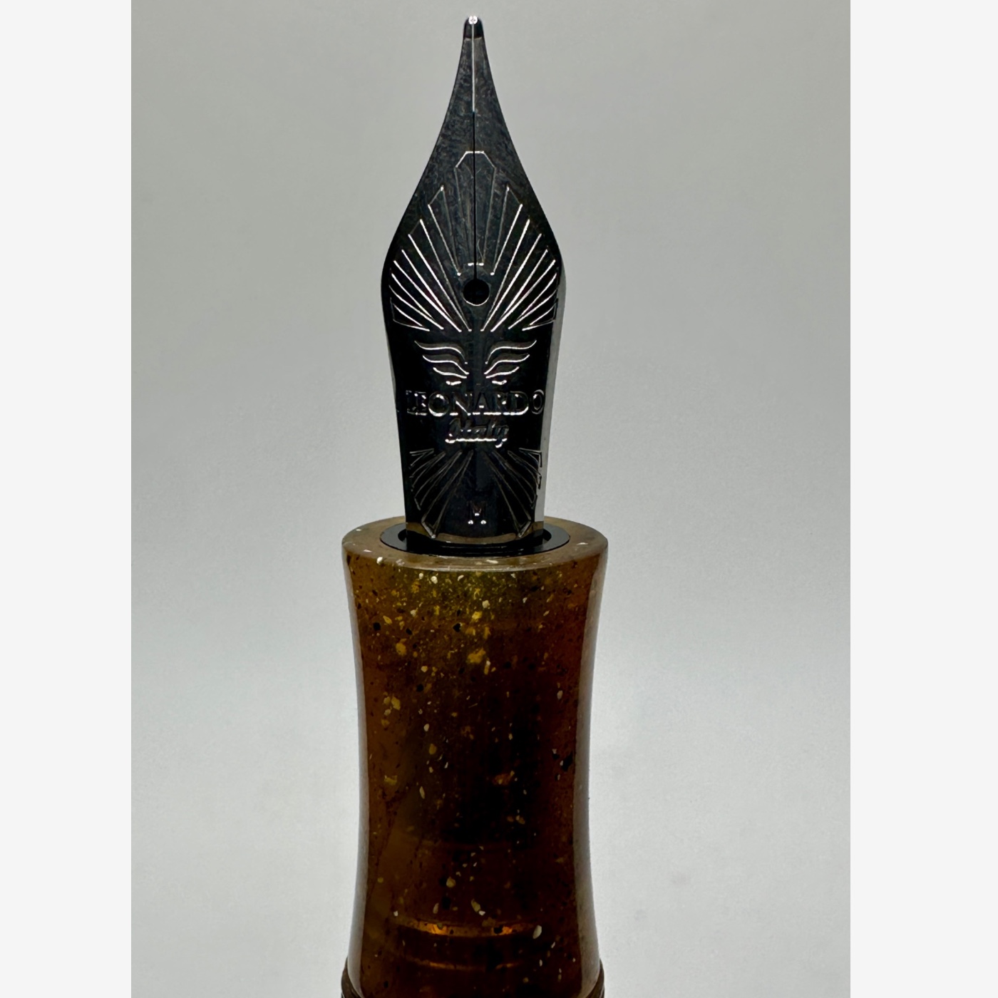 Leonardo Officina Italiana — Poliedrica — Medium nib — fountain pen for sale on Nibfolio — photo 3