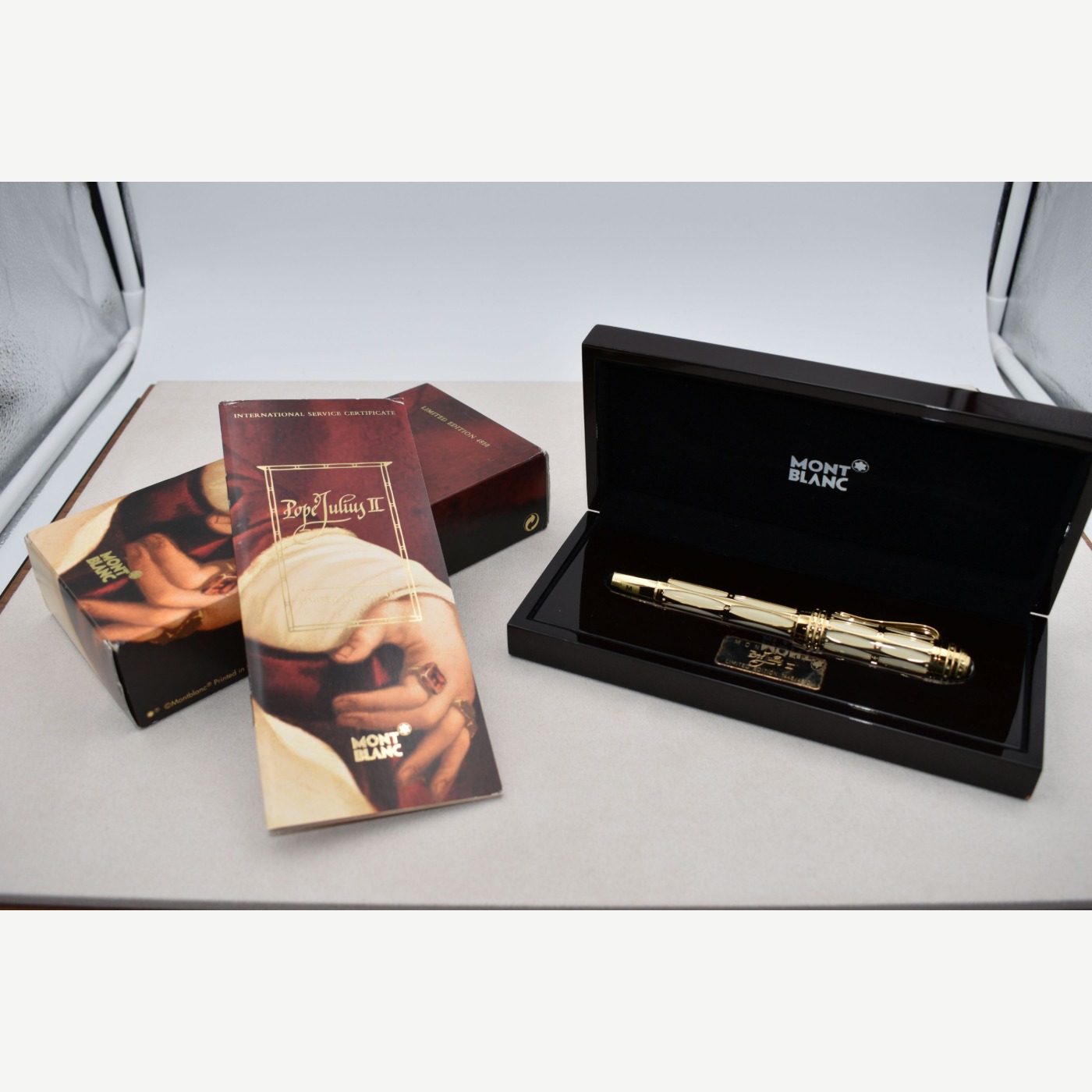 Montblanc — Patron of Art 4810 Pope Julius II — Medium nib — fountain pen for sale on Nibfolio