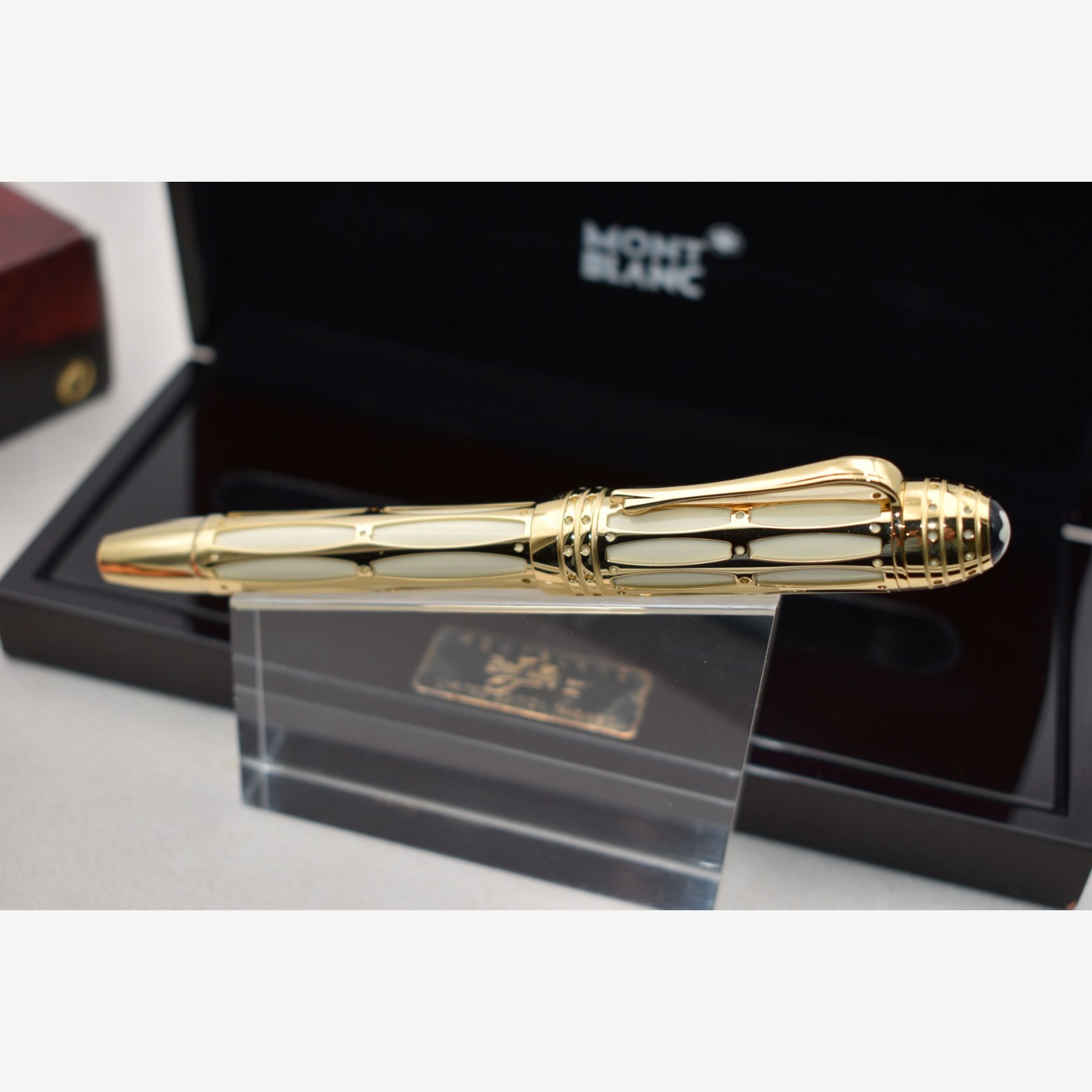 Montblanc — Patron of Art 4810 Pope Julius II — Medium nib — fountain pen for sale on Nibfolio — photo 2