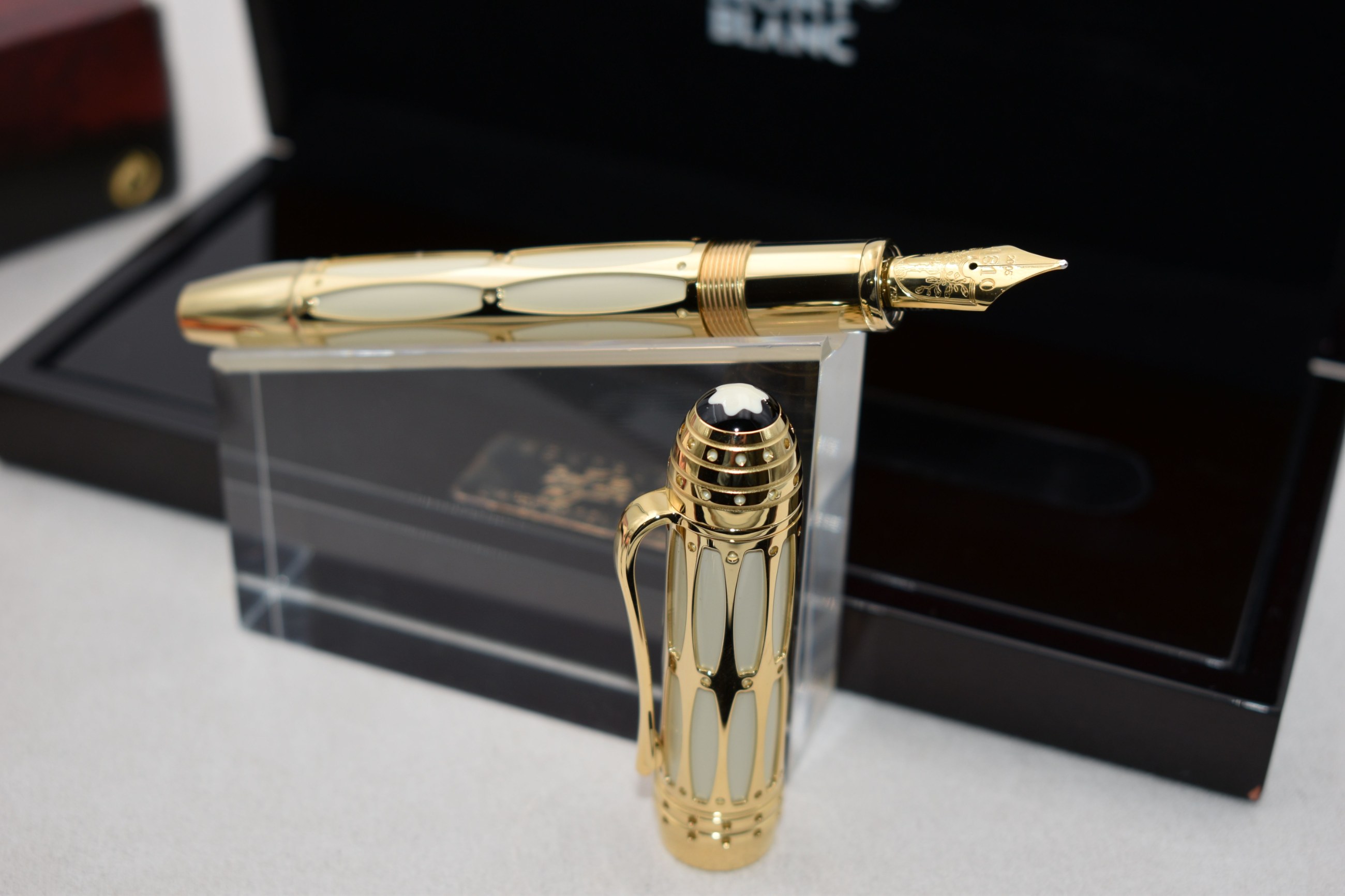 Montblanc — Patron of Art 4810 Pope Julius II — Medium nib — fountain pen for sale on Nibfolio — photo 3
