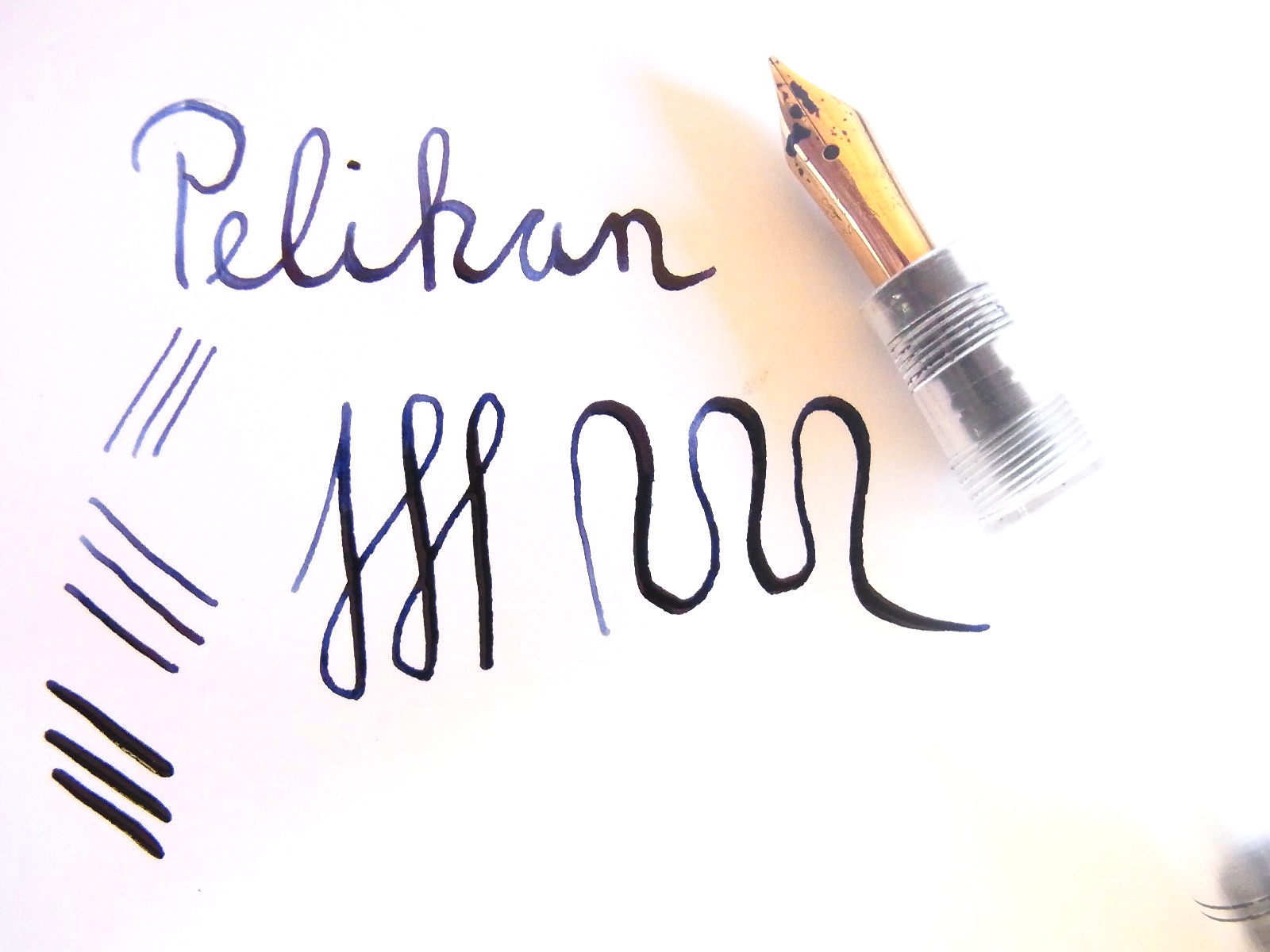 Pelikan — 400 Tortoise Demonstrator — M nib — fountain pen for sale on Nibfolio — photo 3