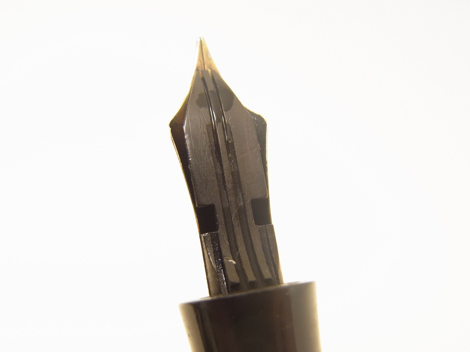 Montblanc — Meisterstück 144G — M nib — fountain pen for sale on Nibfolio — photo 6